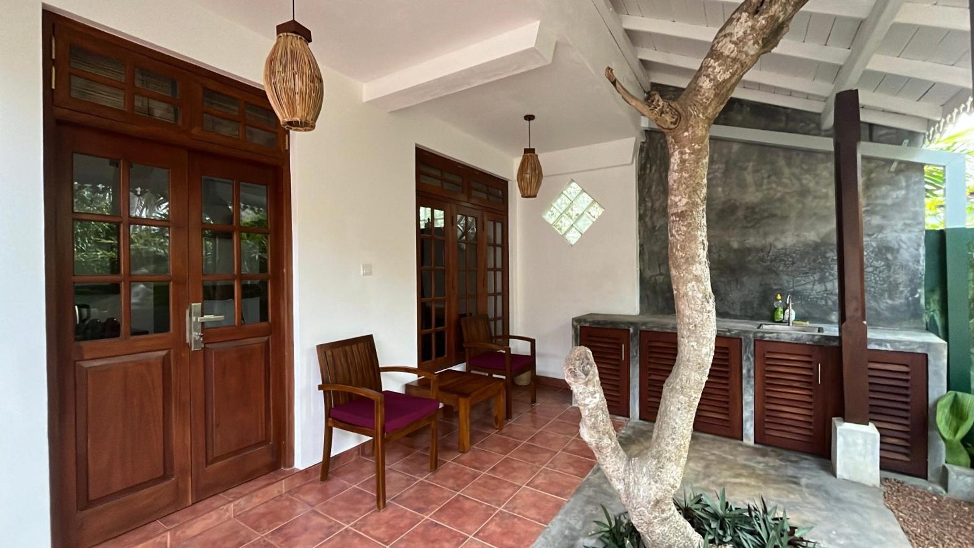 Beach Club Apartments Induruwa Exterior photo