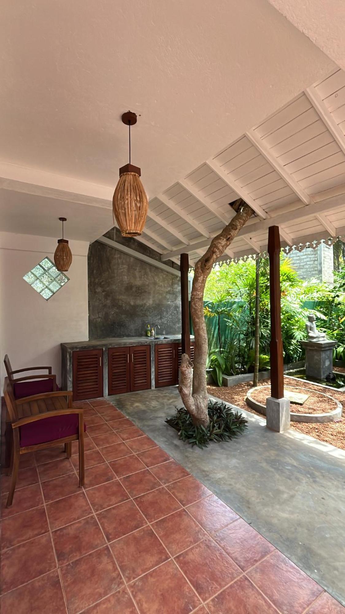 Beach Club Apartments Induruwa Exterior photo